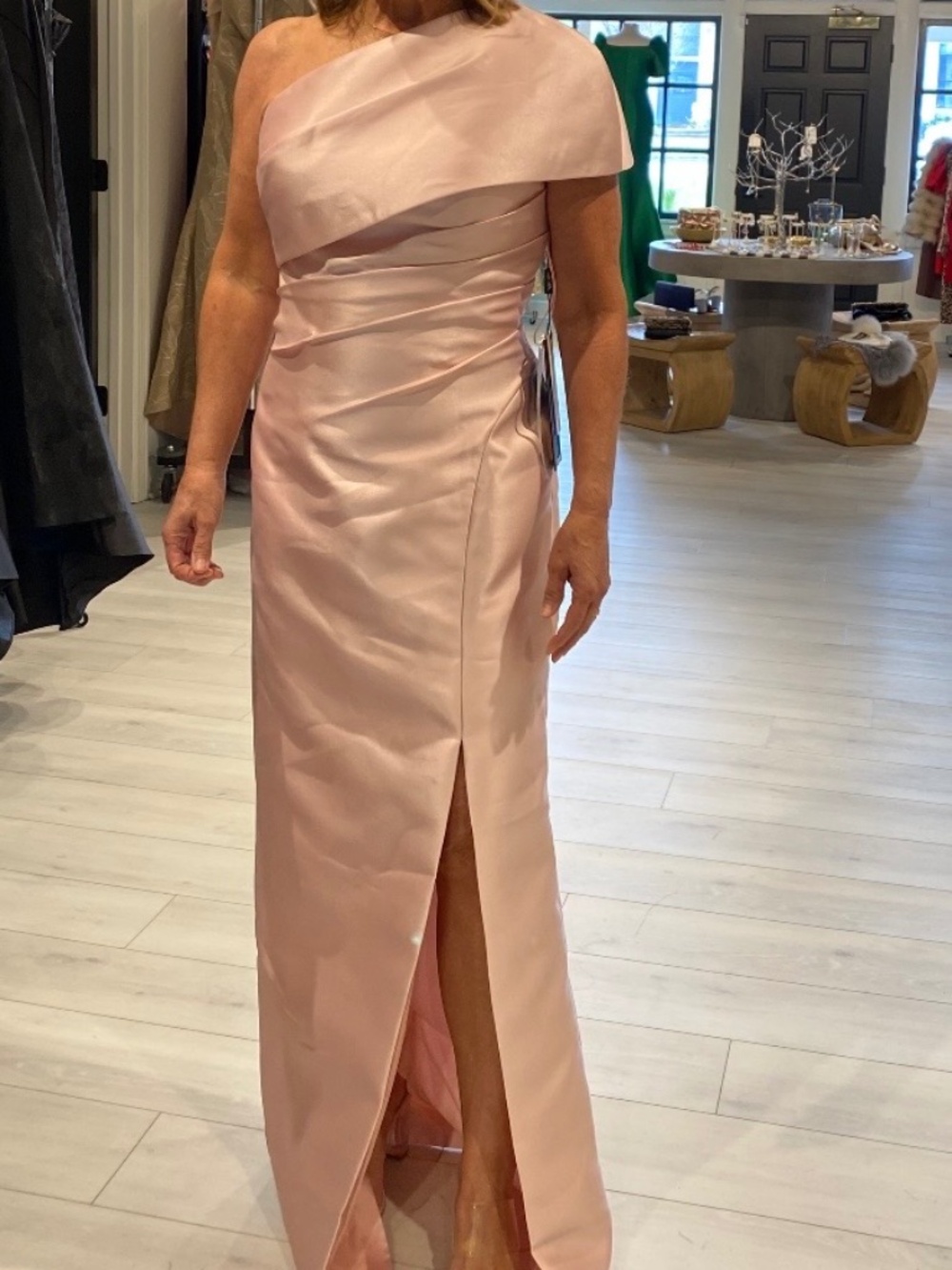 Feriani Couture/Gia Franco
Designer gown in blush size 10 - Picture 3 of 5